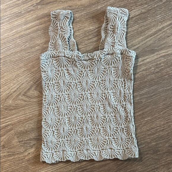 NWOT Textured Beige Womens Top Tank Square Neck Scallop lettuce edge Small - Picture 2 of 10